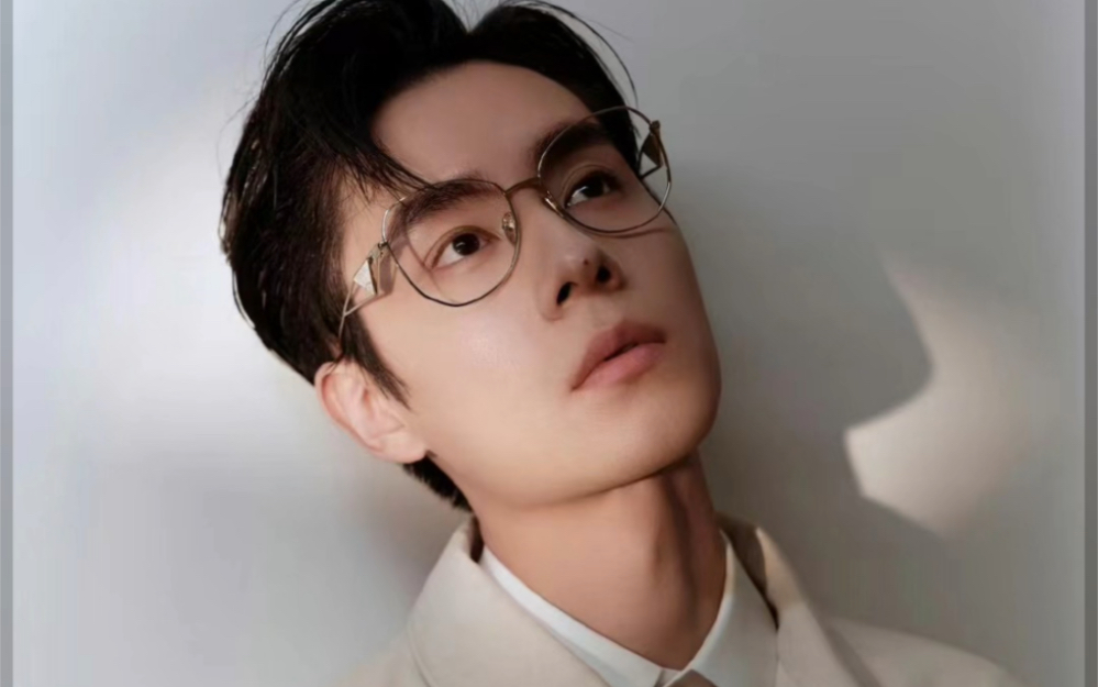 胡一天#prada#情侣眼镜 #素颜眼镜 金丝几何大框尽释复古优雅格调一 