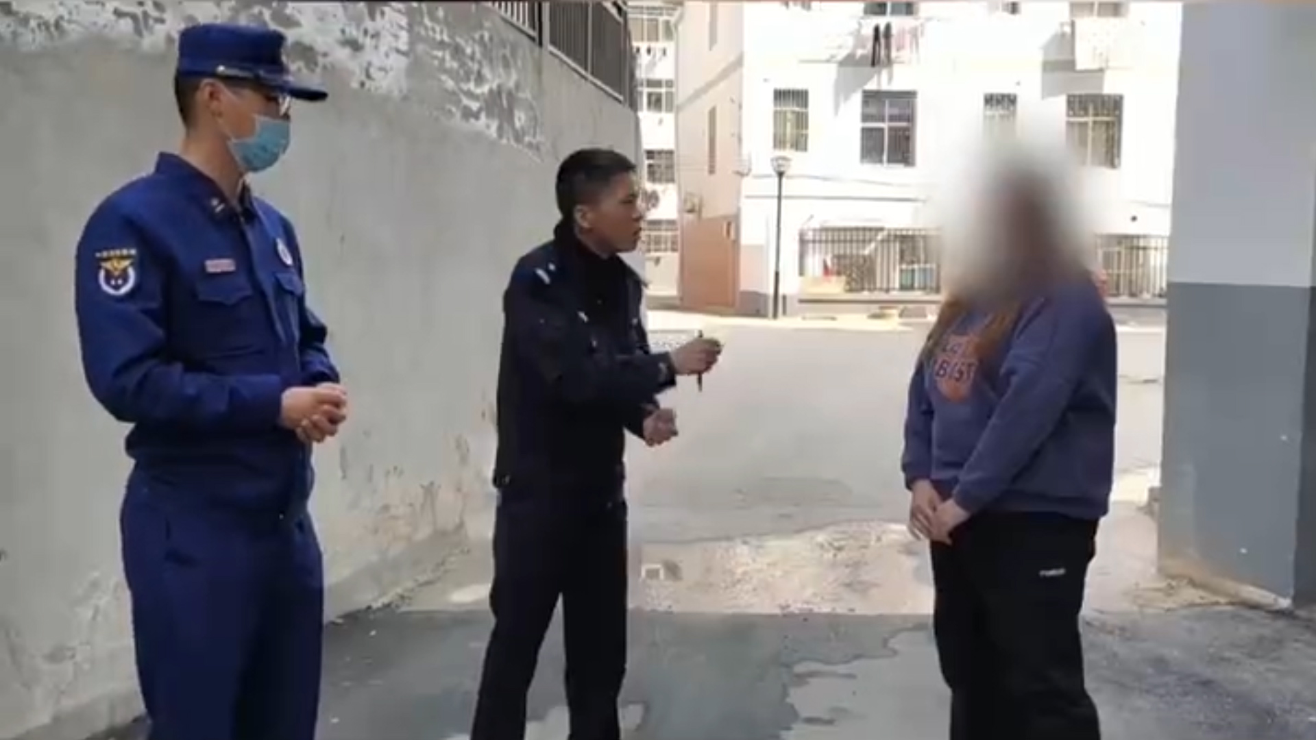 [图]女子谎报火警只因好玩，面对民警她语出惊人：我是女孩子又不懂法