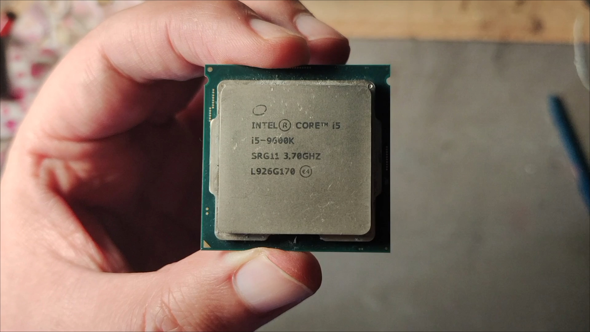 i5-9600k主板微星mpg z390调电压修改小参内存超频