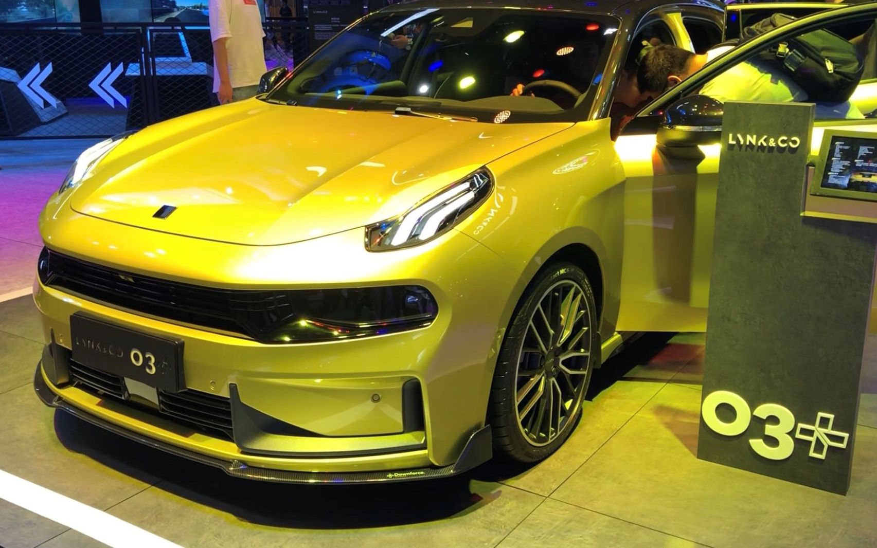 广州车展:国产性能车领克03 ,豪华运动还顾家