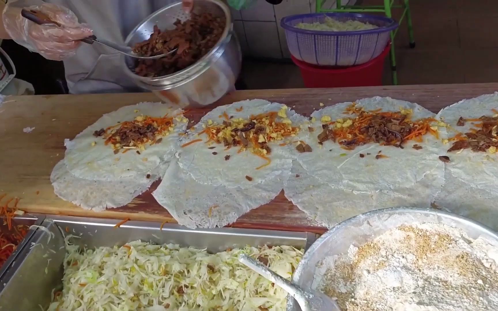 活动作品实拍台湾街头美食最正宗的润饼制作想吃得排队