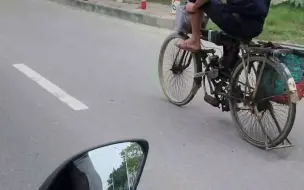 Скачать видео: 潮汕大爷的内燃机自行车