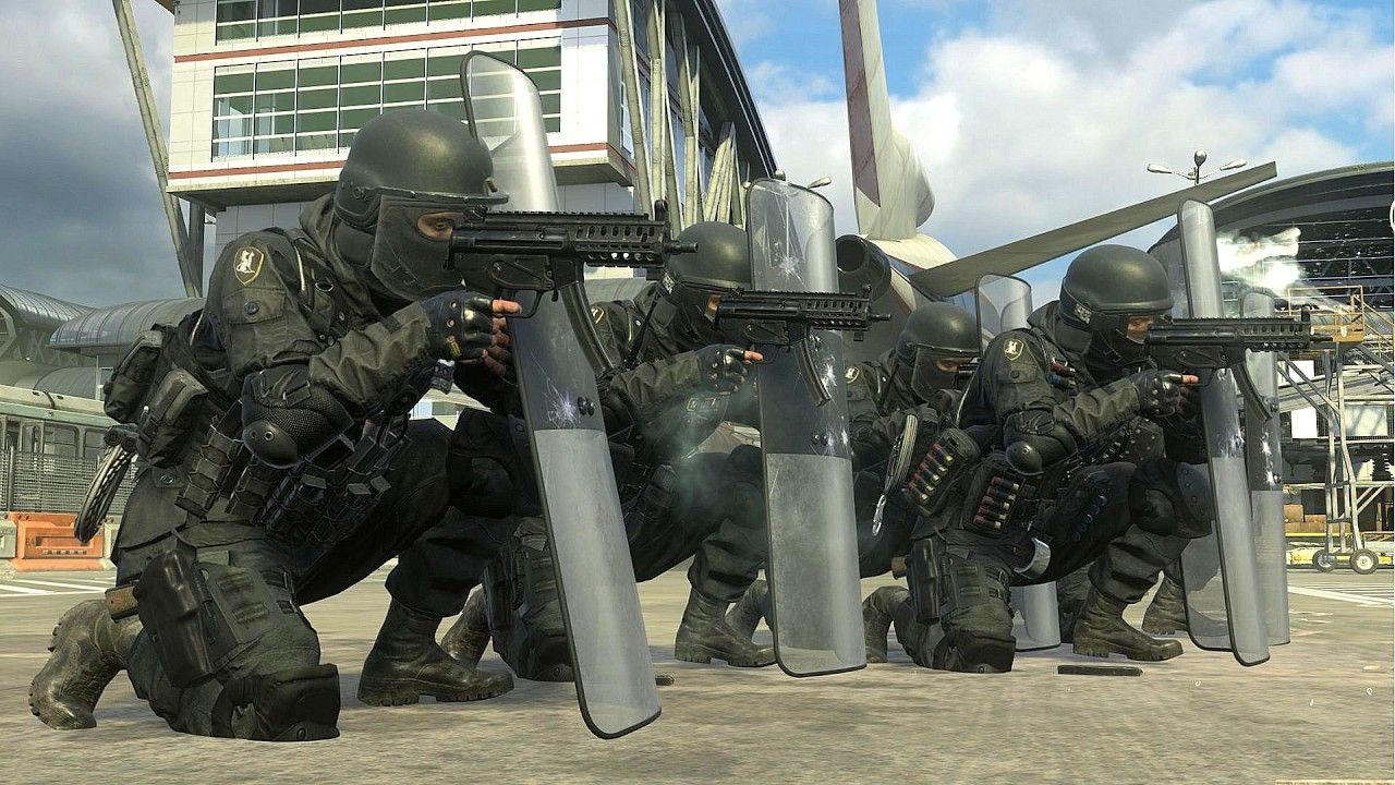 [图]𝙉𝙋𝘾 𝙒𝙖𝙧𝙨 防暴警察镇压机场暴动！_战争沙盒_MODERN WARFARE 2 REMASTERED NPC Wars