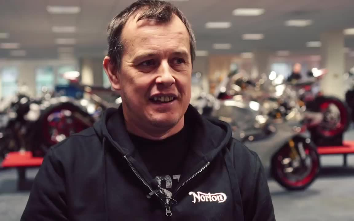 2018年度曼岛tt比赛诺顿签下曼岛之王johnmcguinness约翰麦坚尼斯