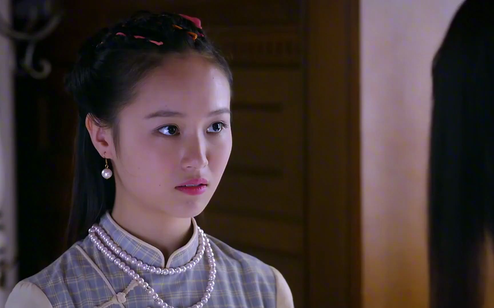 珍珠耳环:姐姐冒充自己,跟仲杰在一起,胭脂打算冒充姐姐见仲杰