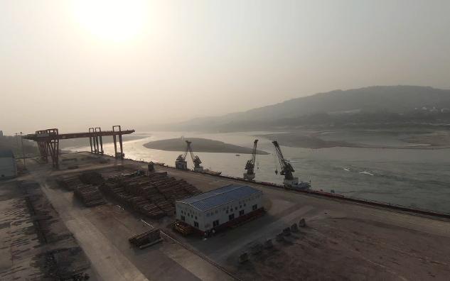 长江佛耳岩江心跑道降落