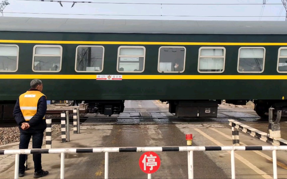 【轨交生活#13】k269列车(北京西—洛阳)通过新乡县大召营道口(省道