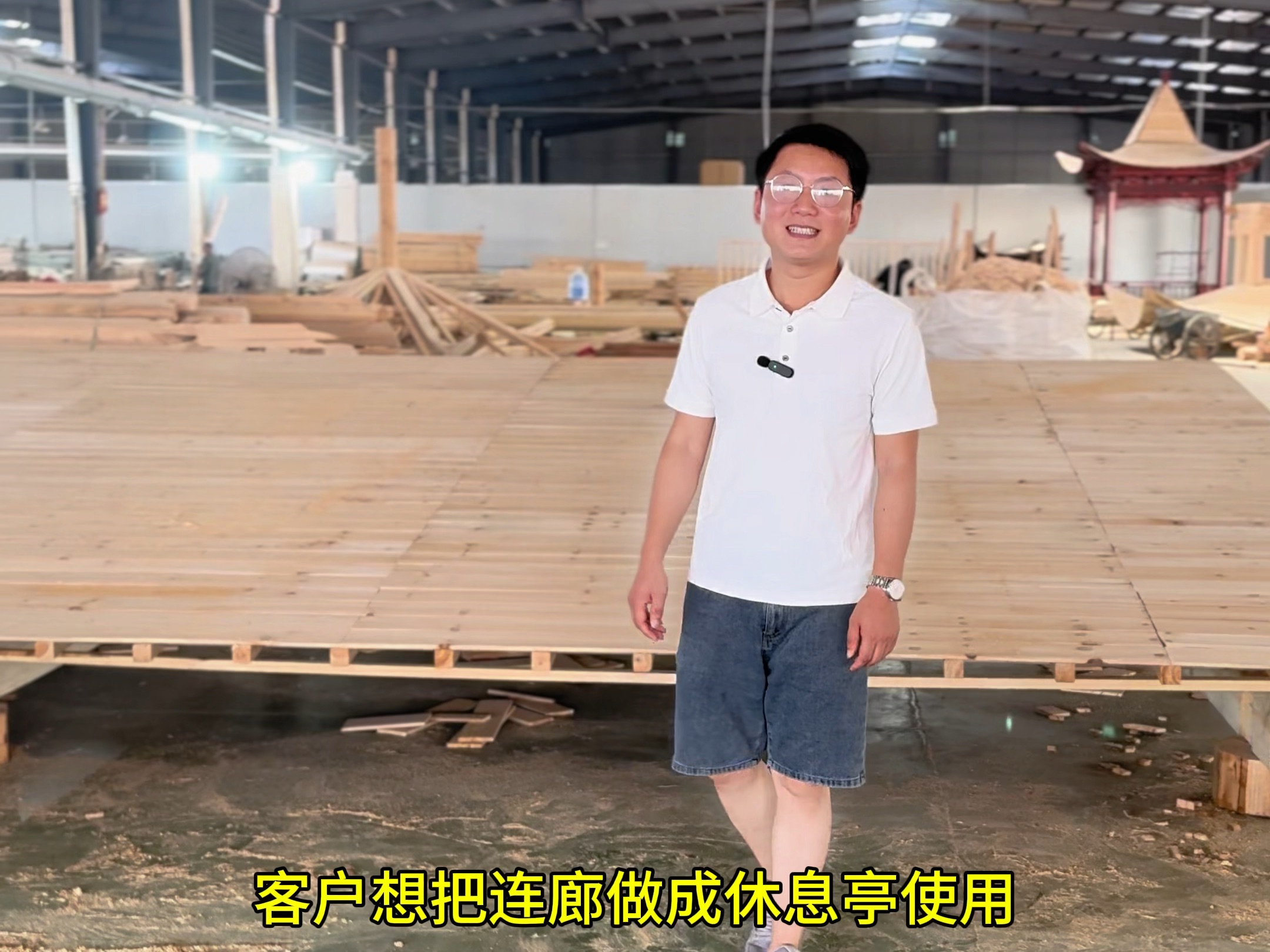 防腐木古建檐廊制作中,传统工艺实木制作,我们是江西木结构建筑工厂,有需要定制各种古建长廊凉亭木屋水榭门楼欢迎合作咨询#凉亭厂家 #长廊 #防腐木...