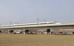 Скачать видео: 正午拍车，济青高铁列车达速通过