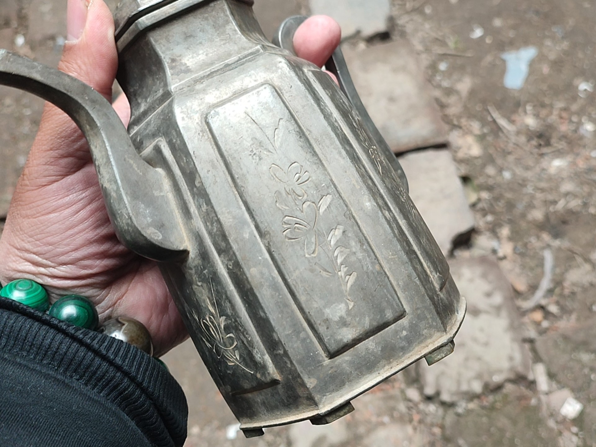 一线收到民国老锡壶戴刻画,沉甸甸的