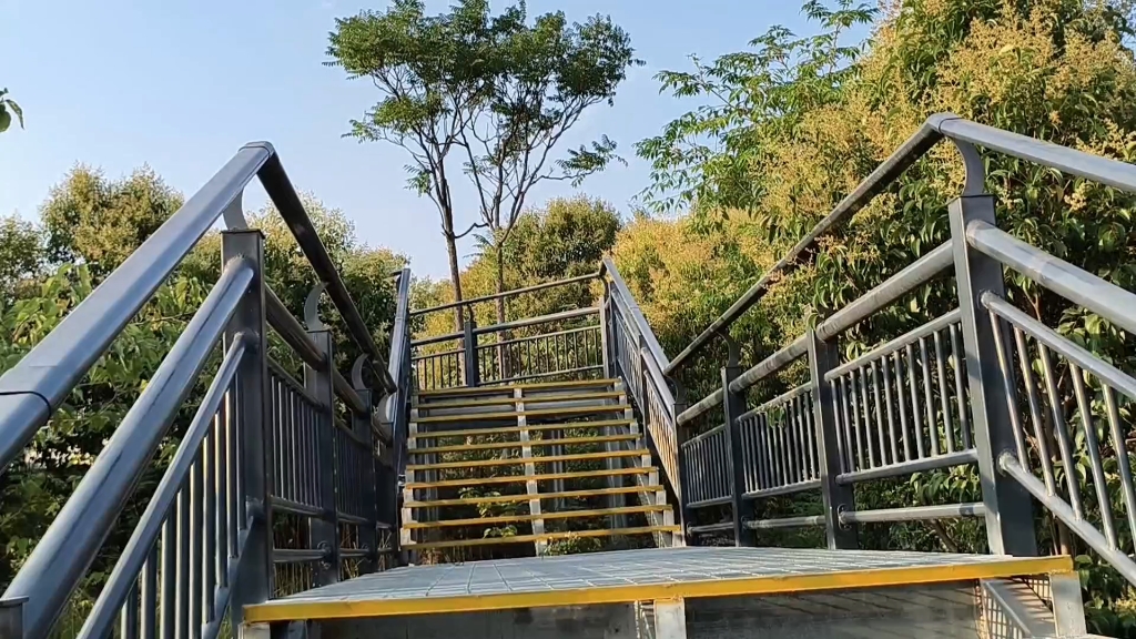 辛山公园登顶观景,带儿子户外运动登山锻炼,山上风景无限好!