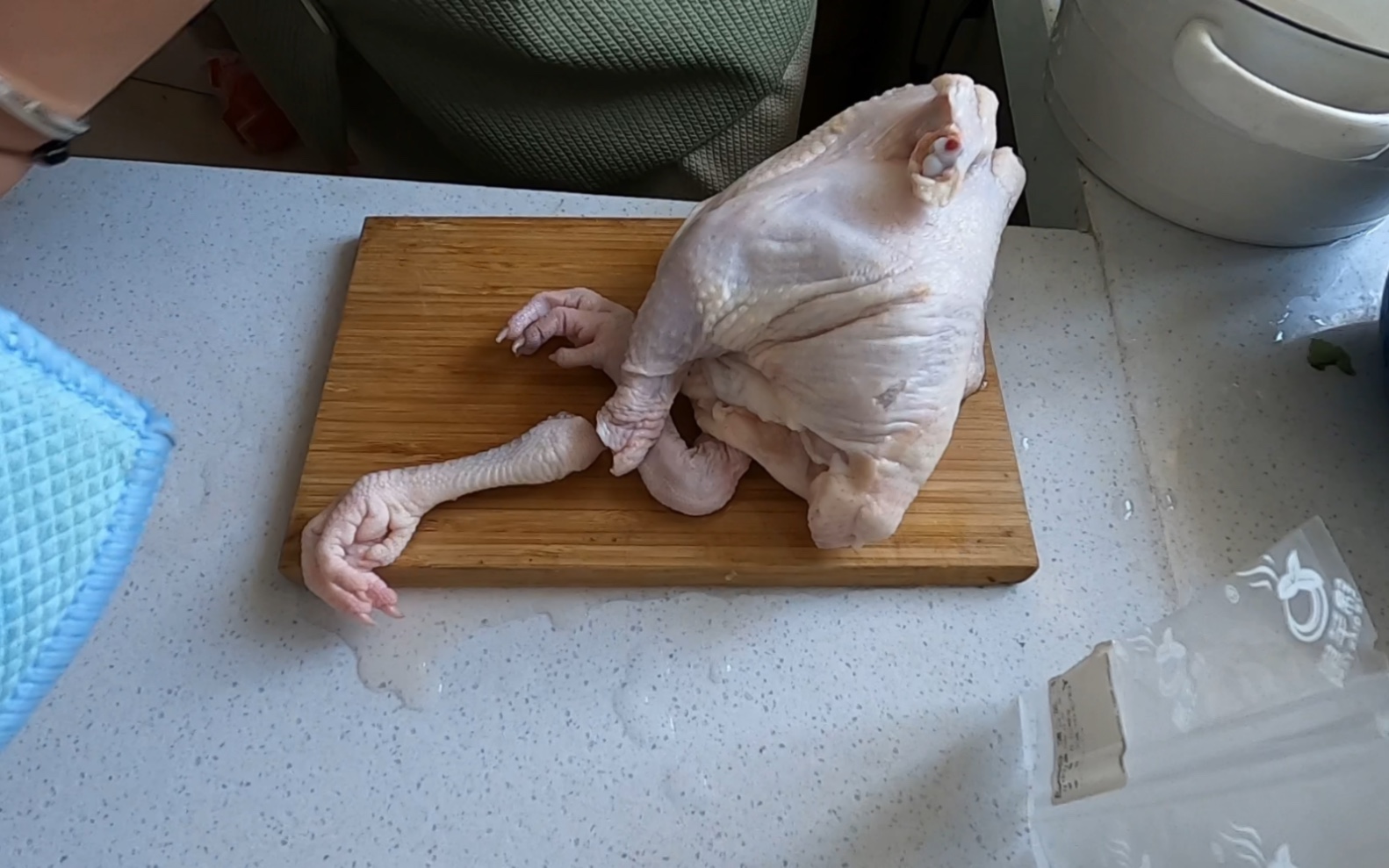 第一次做黄焖鸡.整只鸡扒皮,太可怕了 一人食
