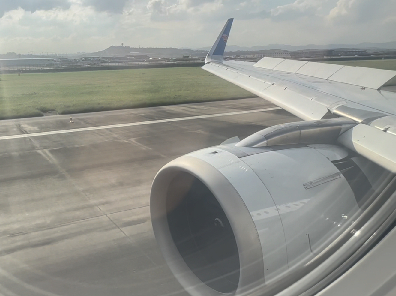 南航a320-251n(b-301l)广州白云机场着陆(原声)