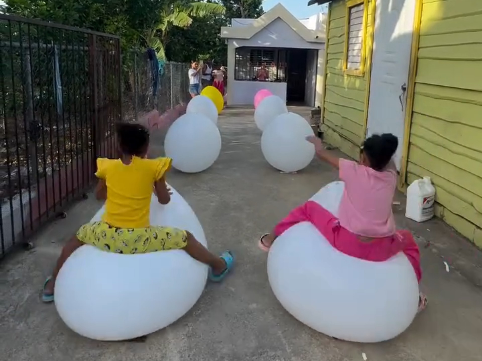 ☝🤓印度小阿三用屁股坐爆气球的比赛你见过吗⚡️⚡️