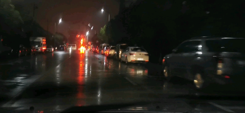 [图]秋风秋雨秋夜凉，南方北方都一样，我们相识B站上，天冷别忘加衣裳。