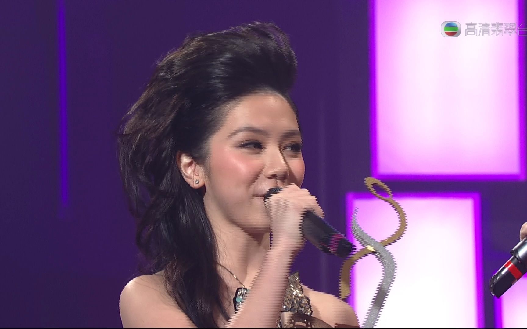 【高清ts档】邓紫棋 - 泡沫 20130309 ifpi香港唱片销量大奖2012颁奖