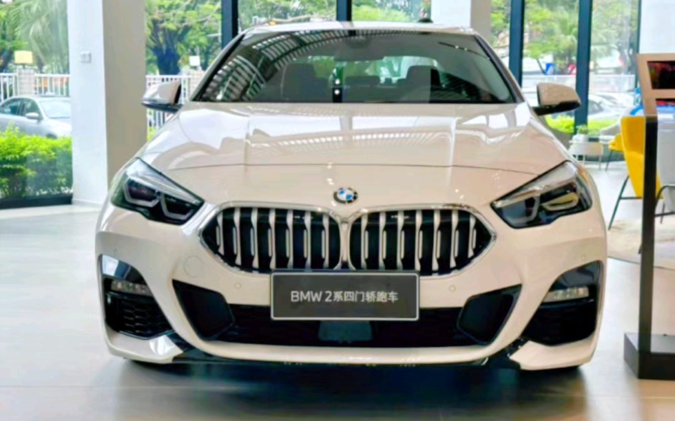 宝马225i四门运动,落地20.98万,首付4万