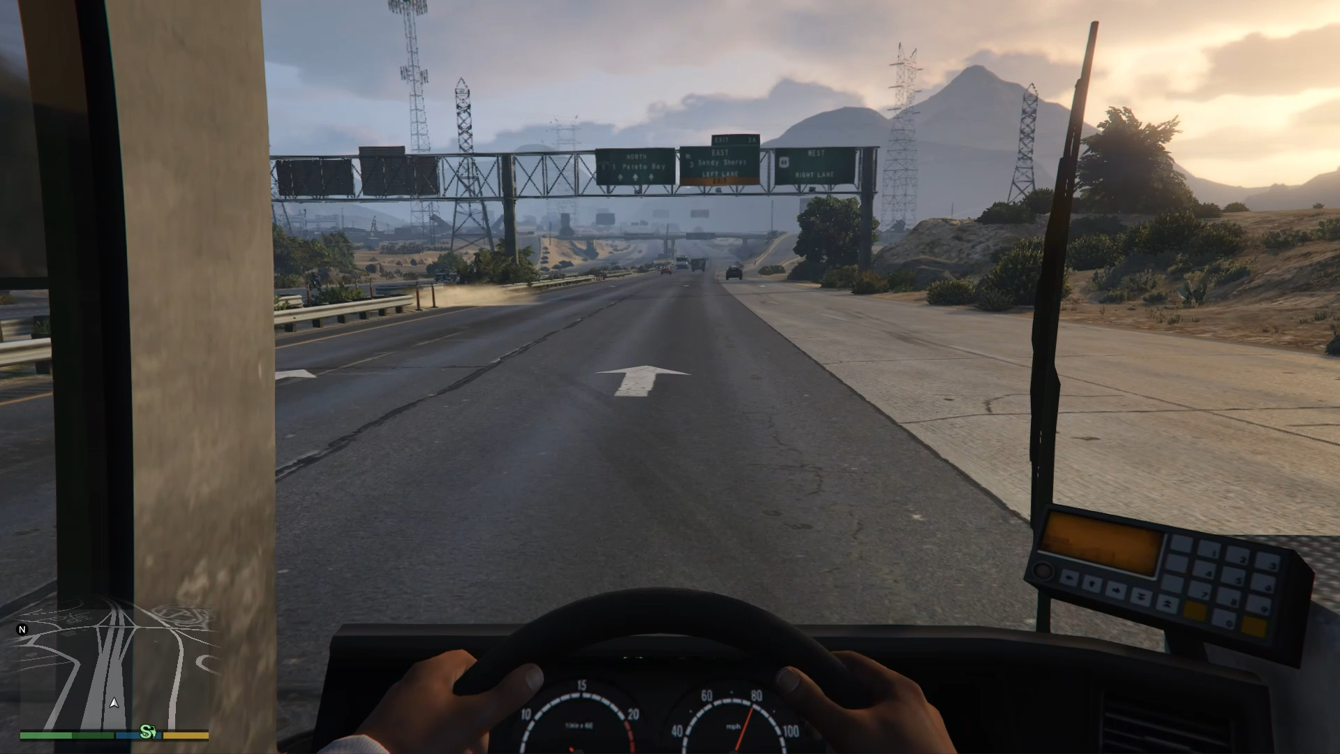 gta5 抢了一辆大巴车开开,锻炼下车技,顺便挑战一下最长无碰撞行驶