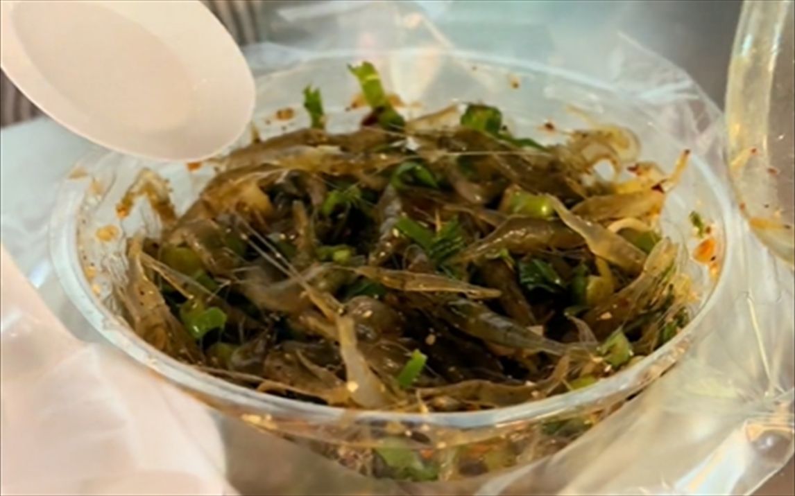 泰国美食泰国夜市美食蹦迪跳跳虾