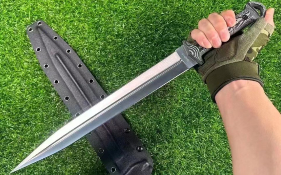 剑神:战术双刃长刀 300 像素