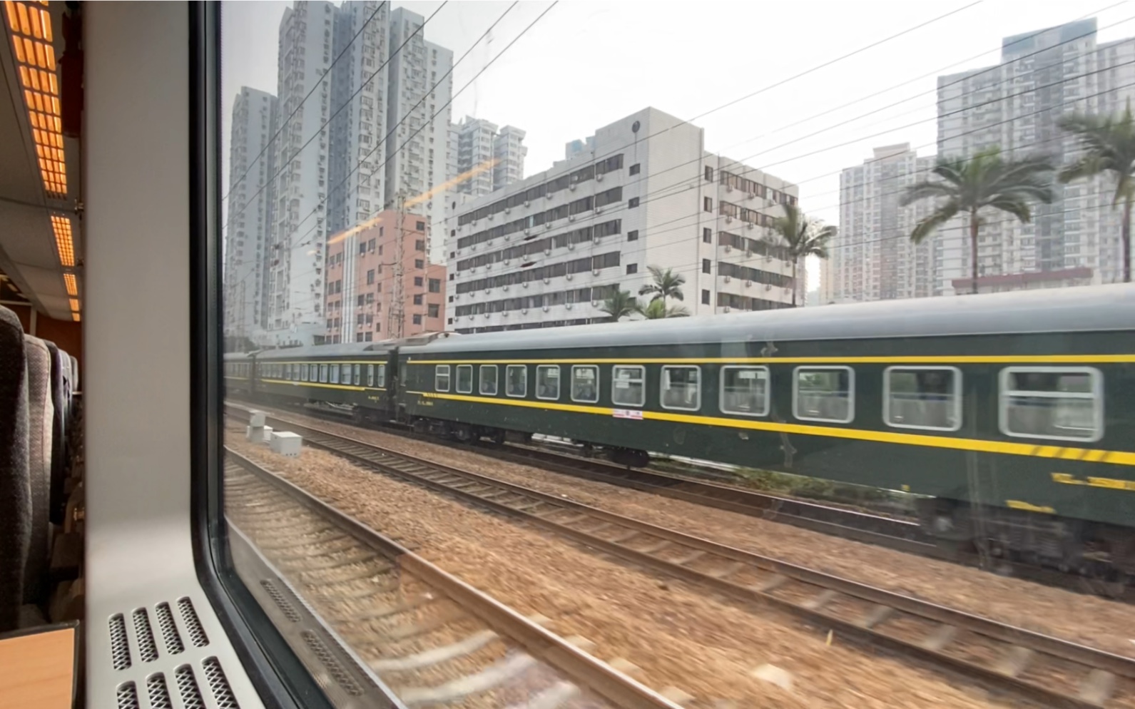 中国铁路pov广深城际线c7105次广州东站深圳站一站直达列车前进方向