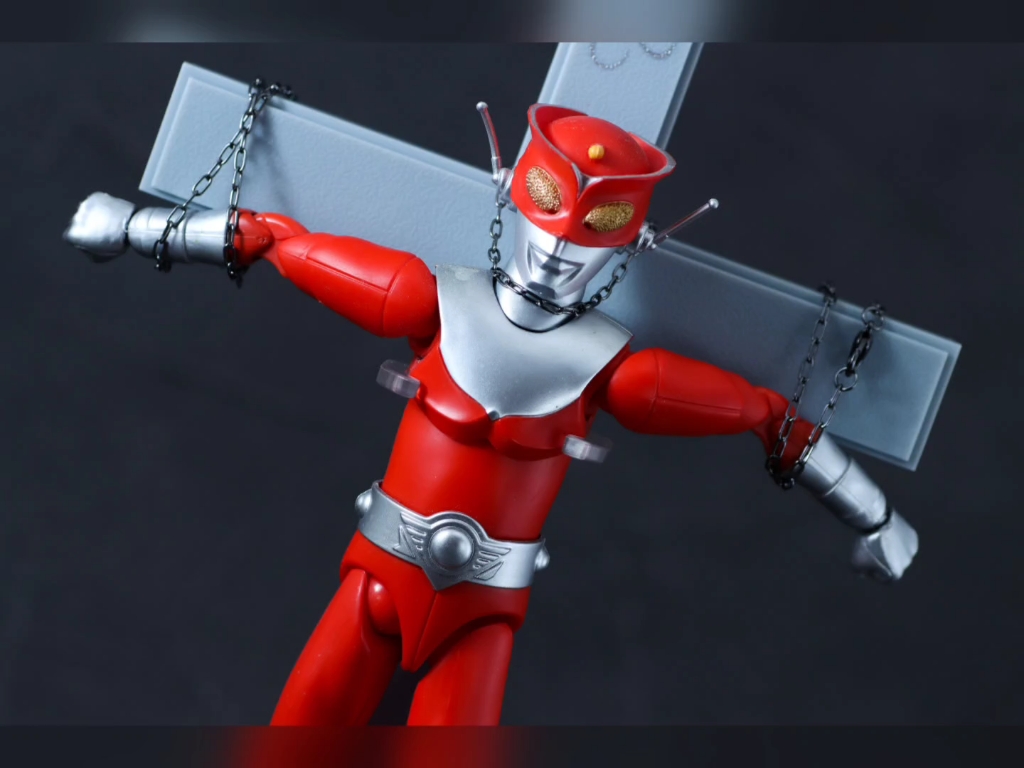 被绑上十字架的红超人