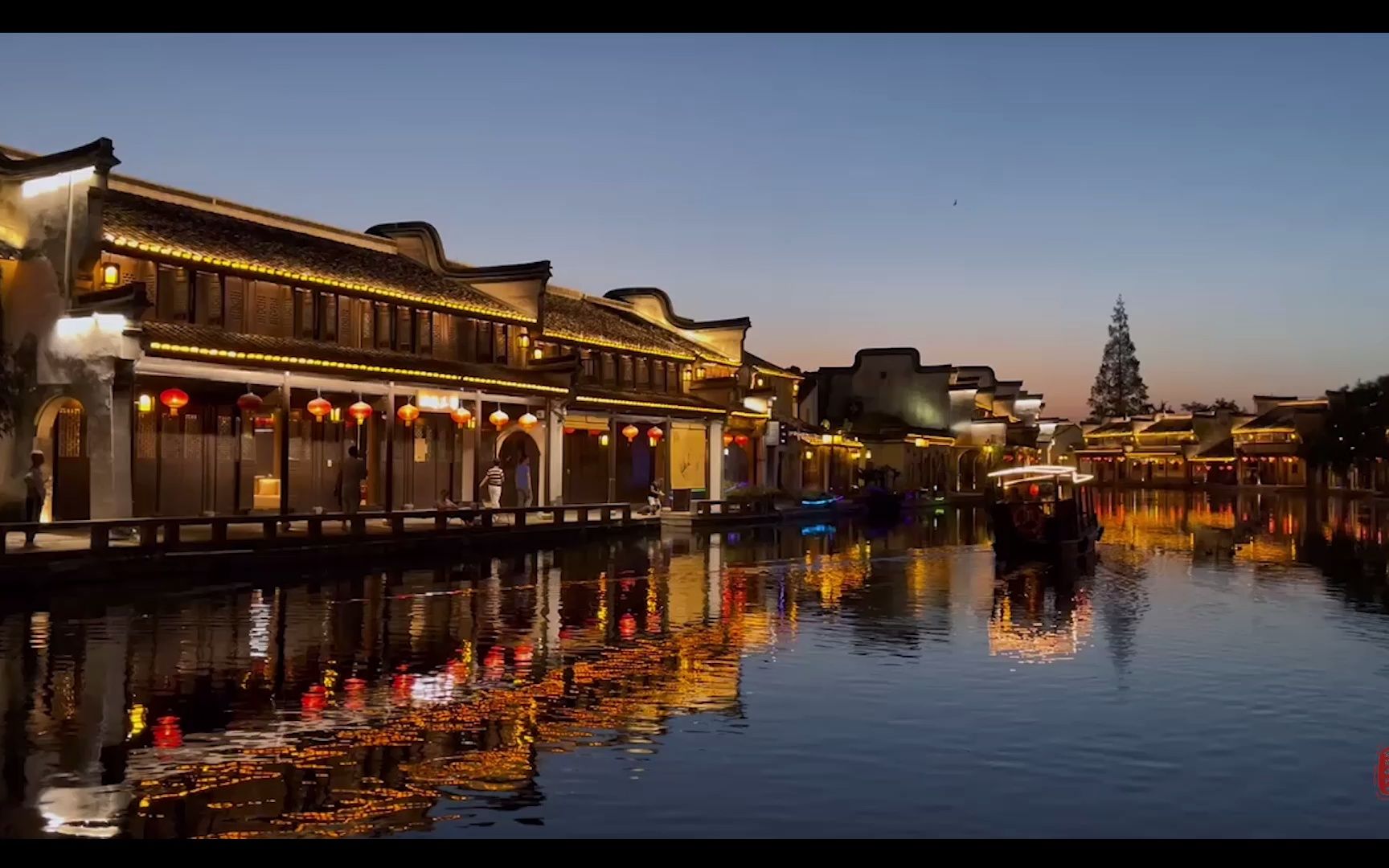 [图]江南好，风景旧曾谙。日出江花红胜火，春来江水绿如蓝。能不忆江南？埙曲：忆江南