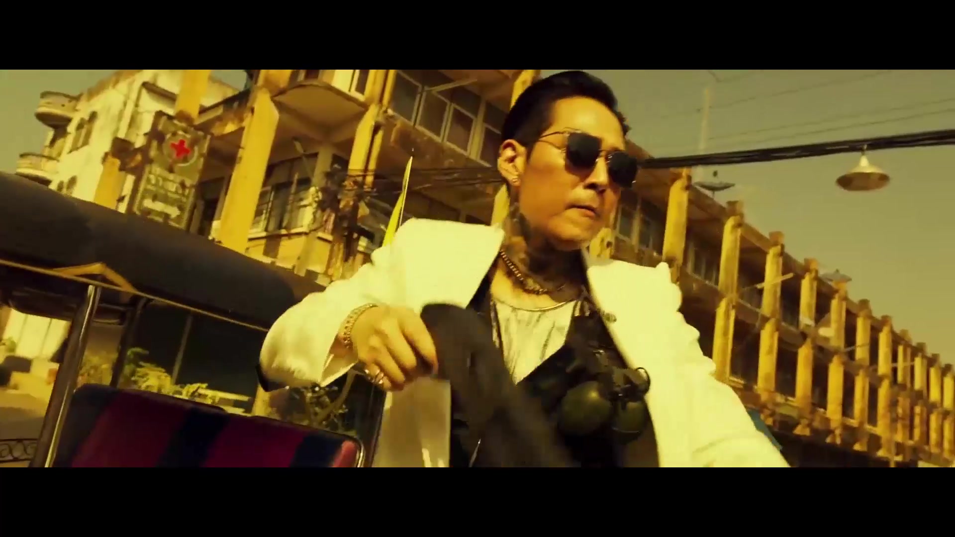 李政宰黄政民泰国警察朝飙党四方街头交战