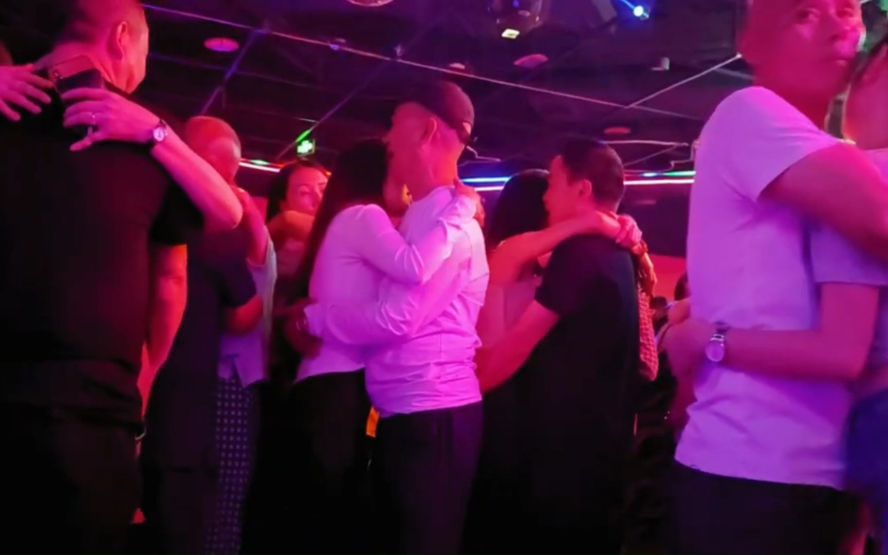 西安舞厅那些事,美女忒多了!