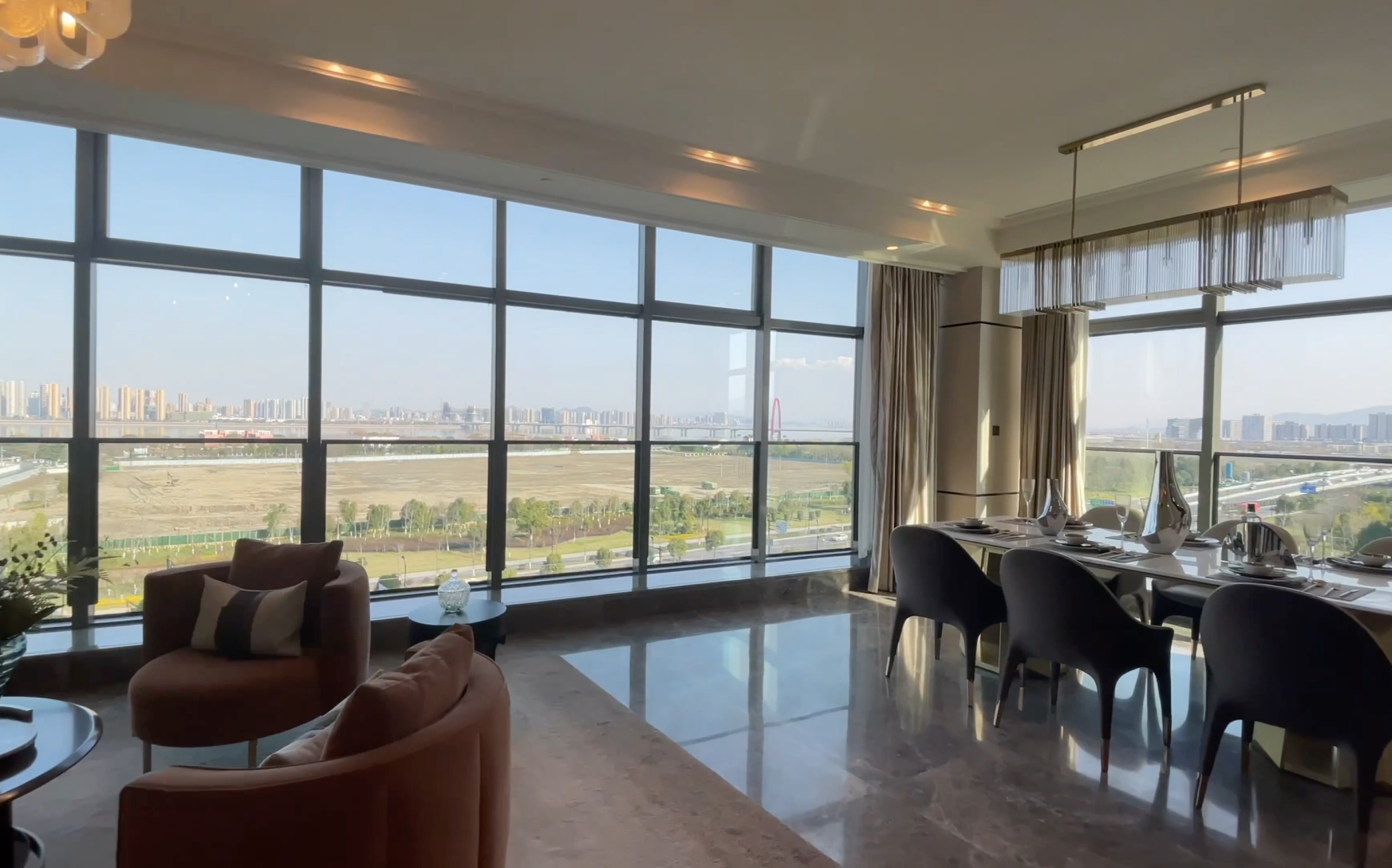 看来看去的房子还是离不开那份江景这个视野会让你流连吗