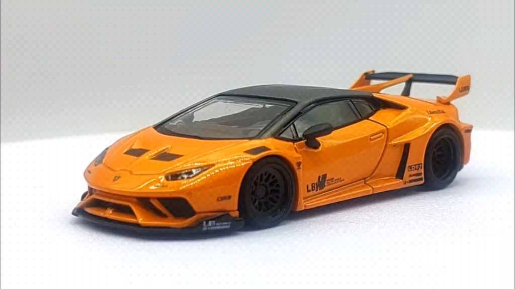 【minigt】355号 兰博基尼 huracan gt lbwk