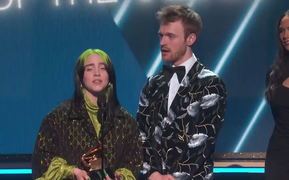 [图]【格莱美】Billie Eilish 荣获年度歌曲奖