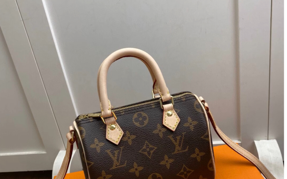 nano speedy 手袋 以经典的monogram帆布制成的nano speedy手袋