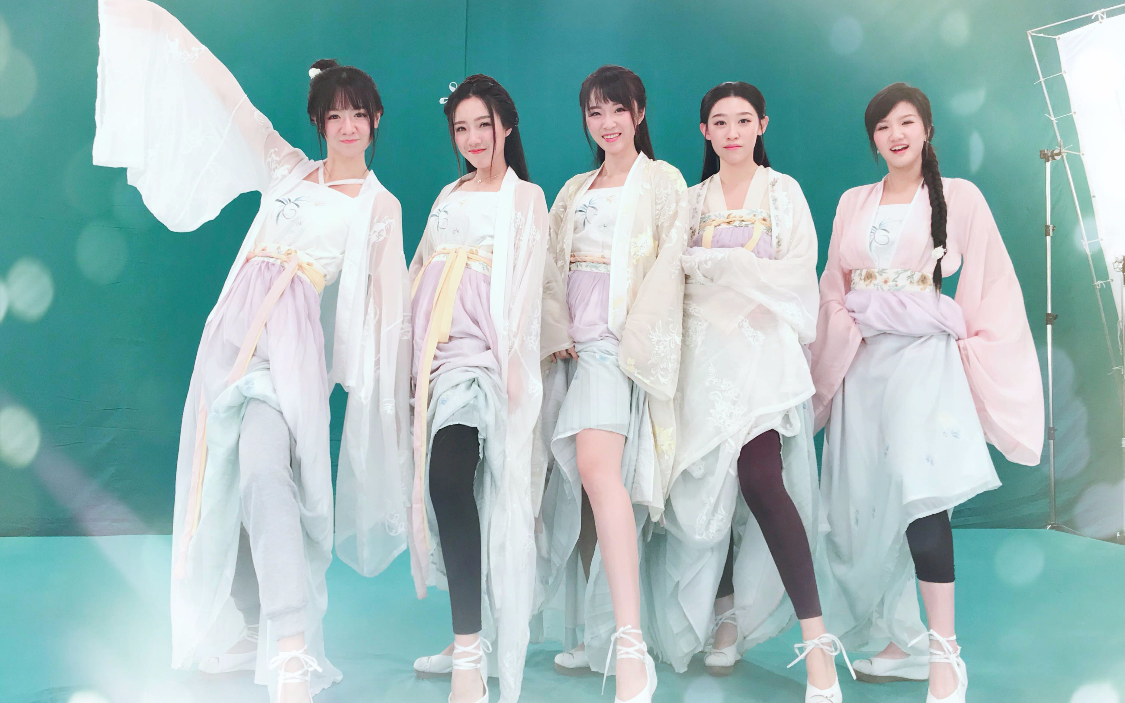 【七朵组合】性感七朵在线跳舞7379音乐你随便放,踩不上点算我输