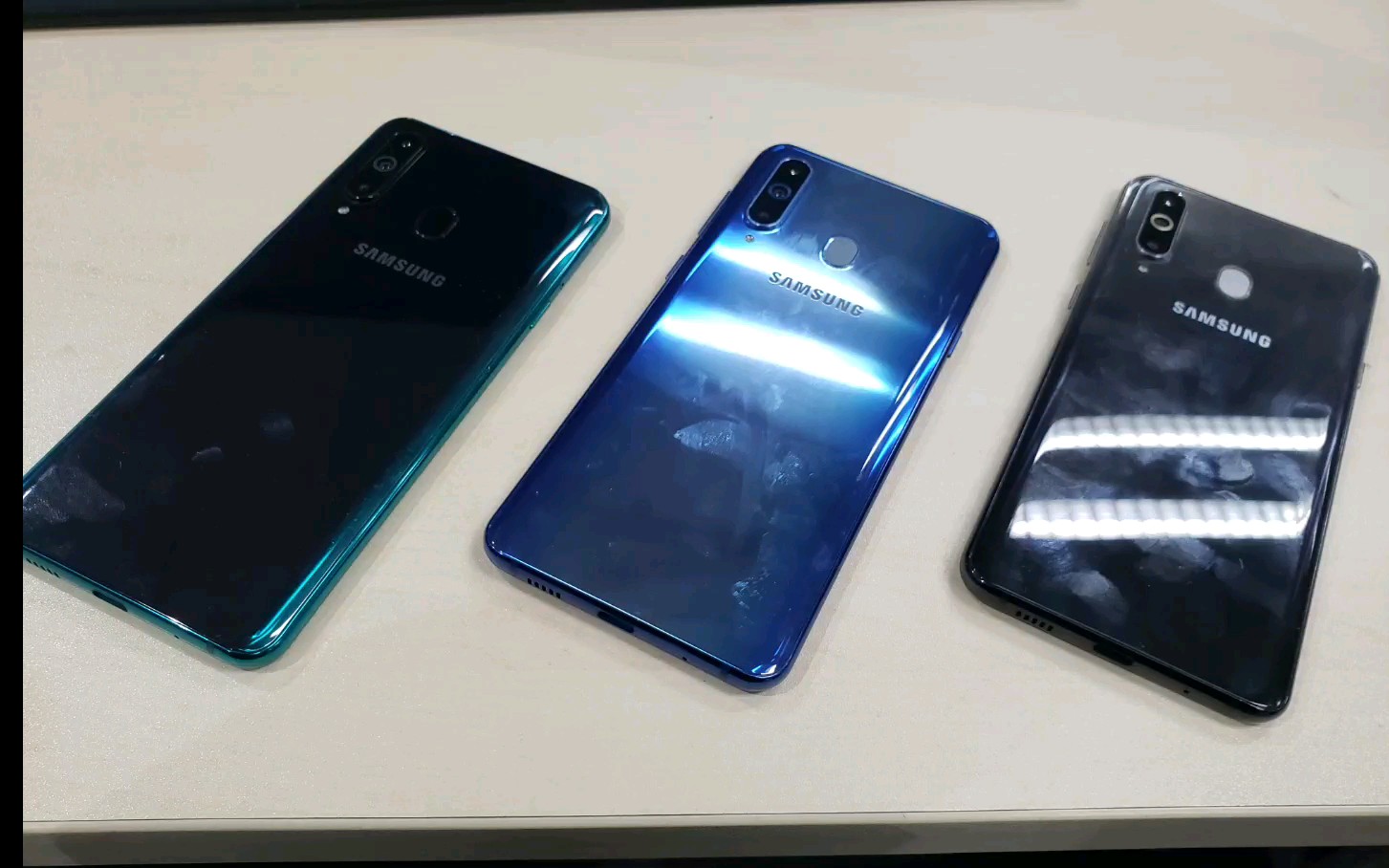 三星盖乐世a8s上手体验