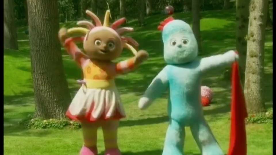 花园宝宝:依古比古唔西迪西关系很好,一起出现在花园,开始跳舞