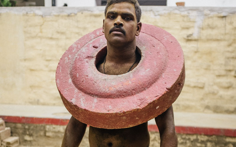 印度摔跤手日常训练-负重查克拉_哔哩哔哩 (゜-゜)つロ 干杯~-bili