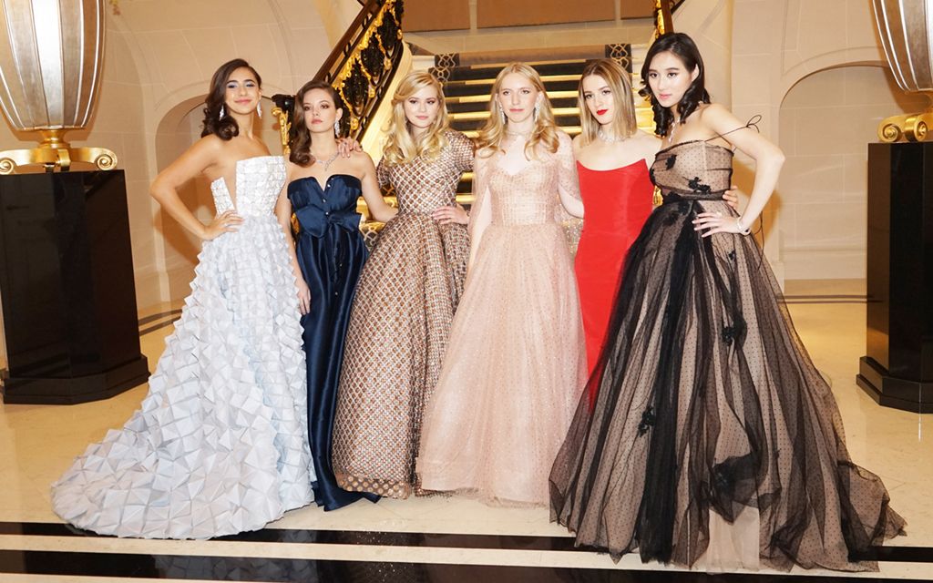 巴黎名媛舞会开幕,李连杰女儿与邱淑贞女儿同台,谁更胜一筹?