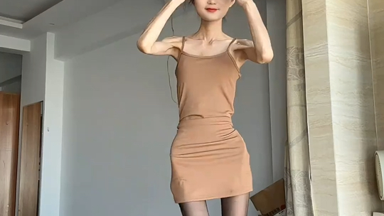 骨瘦如柴的70斤骨感女生99,真的看起来好可怜,似乎得了厌食症,真的