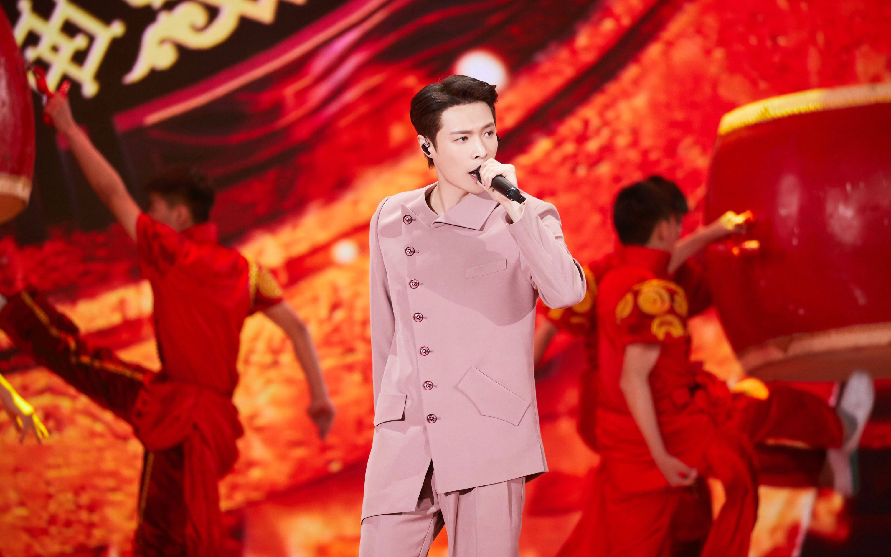 【张艺兴】 五四晚会上的中国功夫和沧海一声笑 红旗飘飘 精忠报国