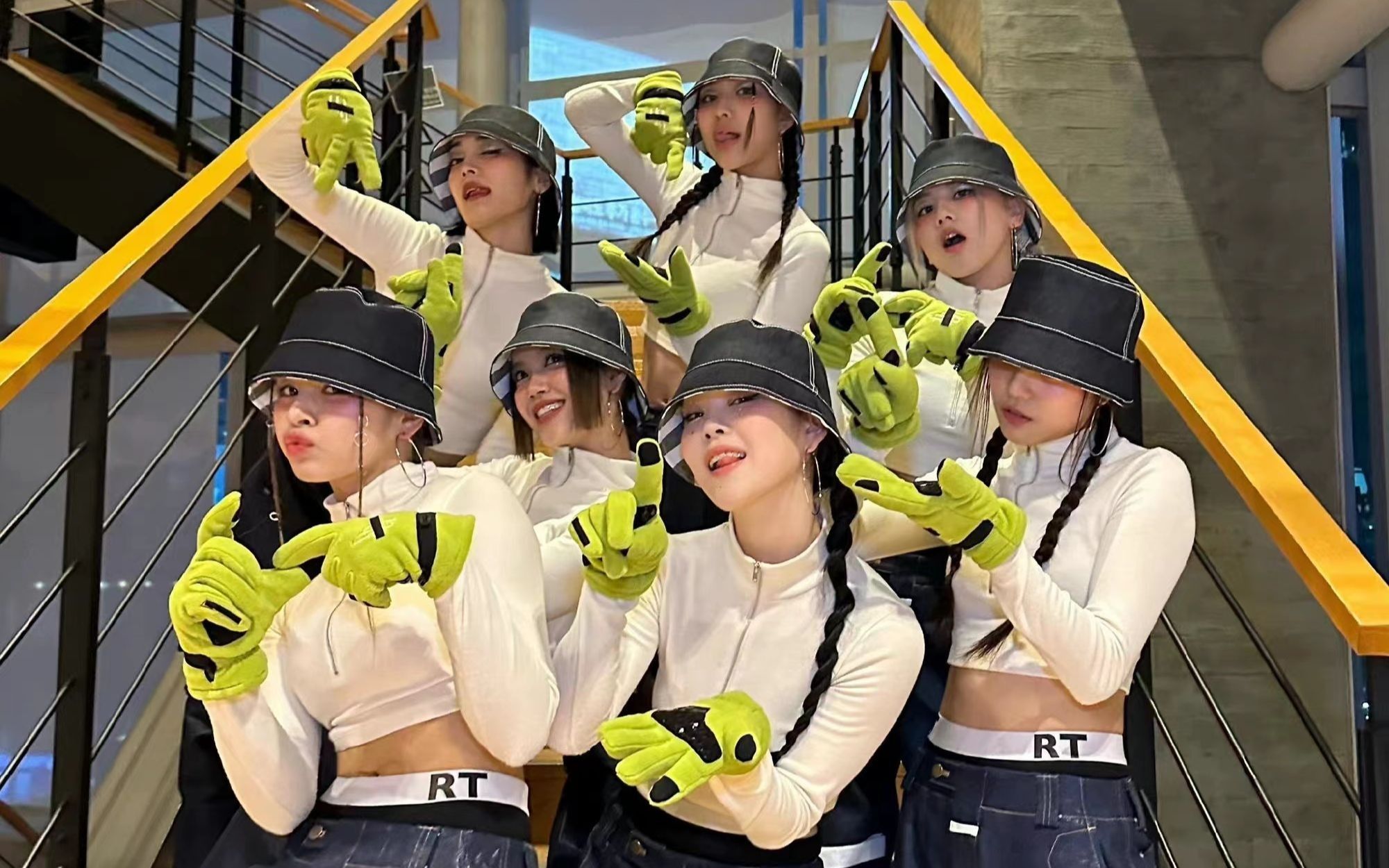 在我的bgm里,没有人能打败我——【xg】 left&right一键变装