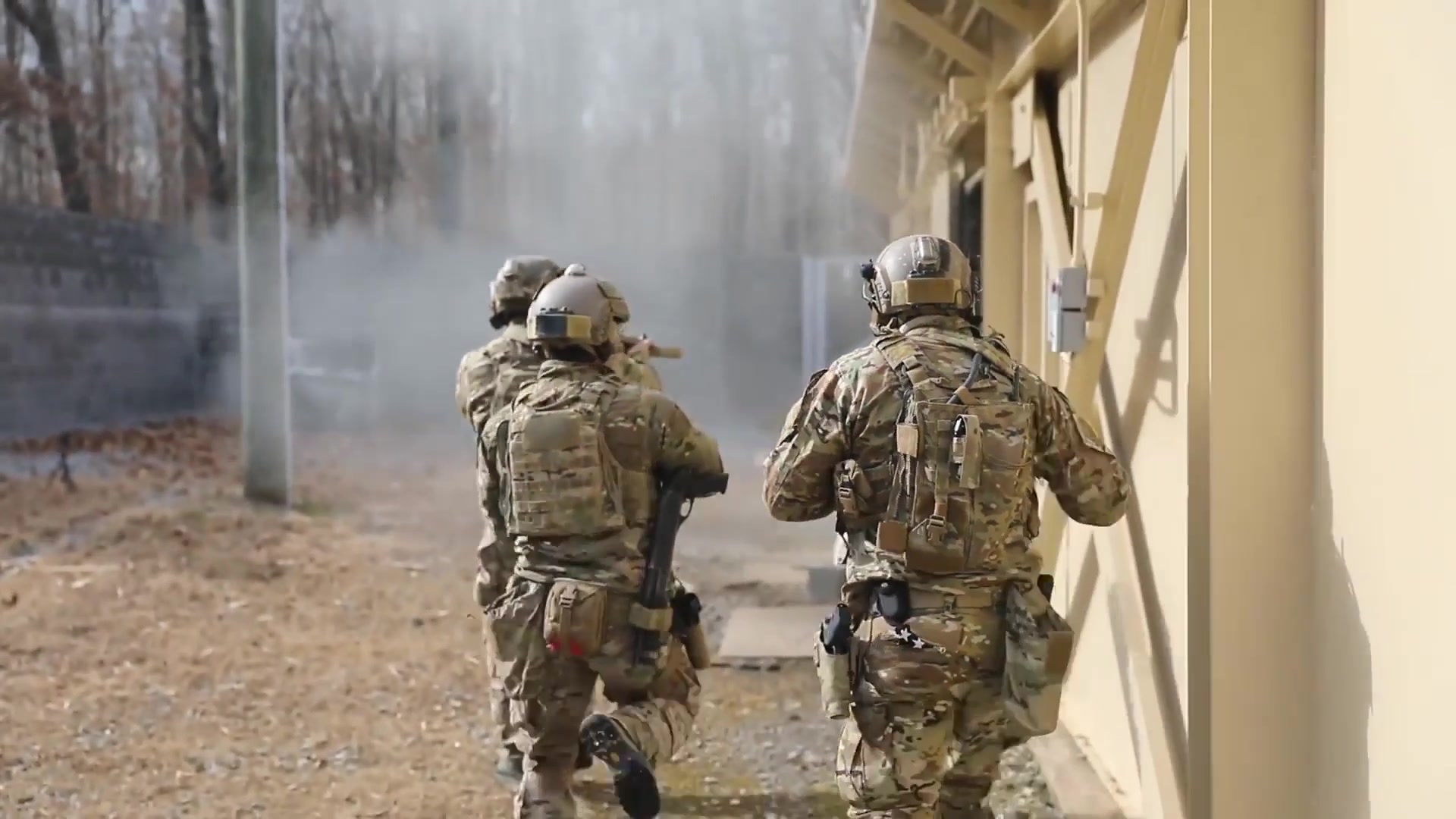 科技与军事:美国陆军第5特种部队在肯塔基州坎贝尔堡进行科目训练