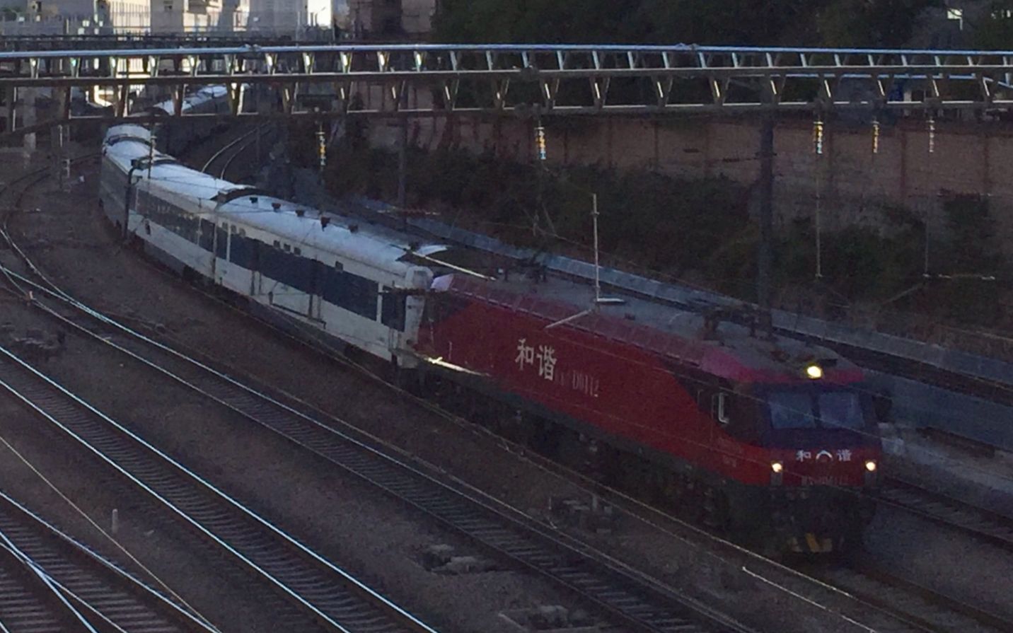 【原色25t】z70次列车通过太原市朝阳街铁路跨线桥_哔哩哔哩 (゜-゜)