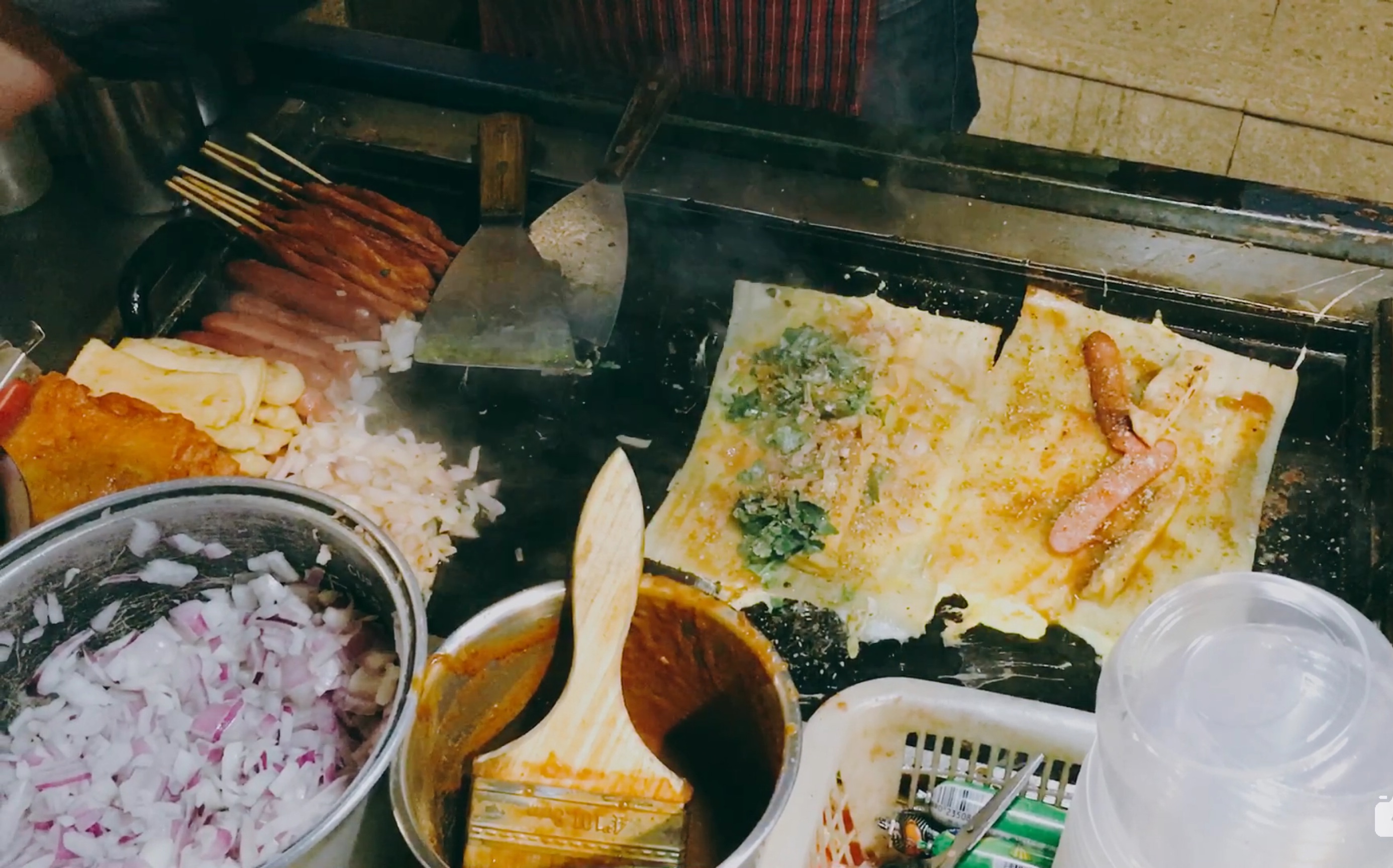 小吃摊传奇之〈烤冷面的诞生_哔哩哔哩 (゜-゜)つロ 干杯~-bilibili