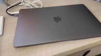 Скачать видео: 后悔-买晚了！第一次用苹果电脑，Apple M1芯片MacBook Air丐版半年使用感受