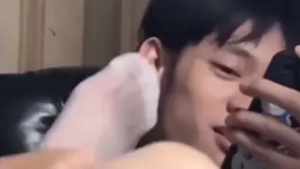 喜欢闻脚脚的弟弟