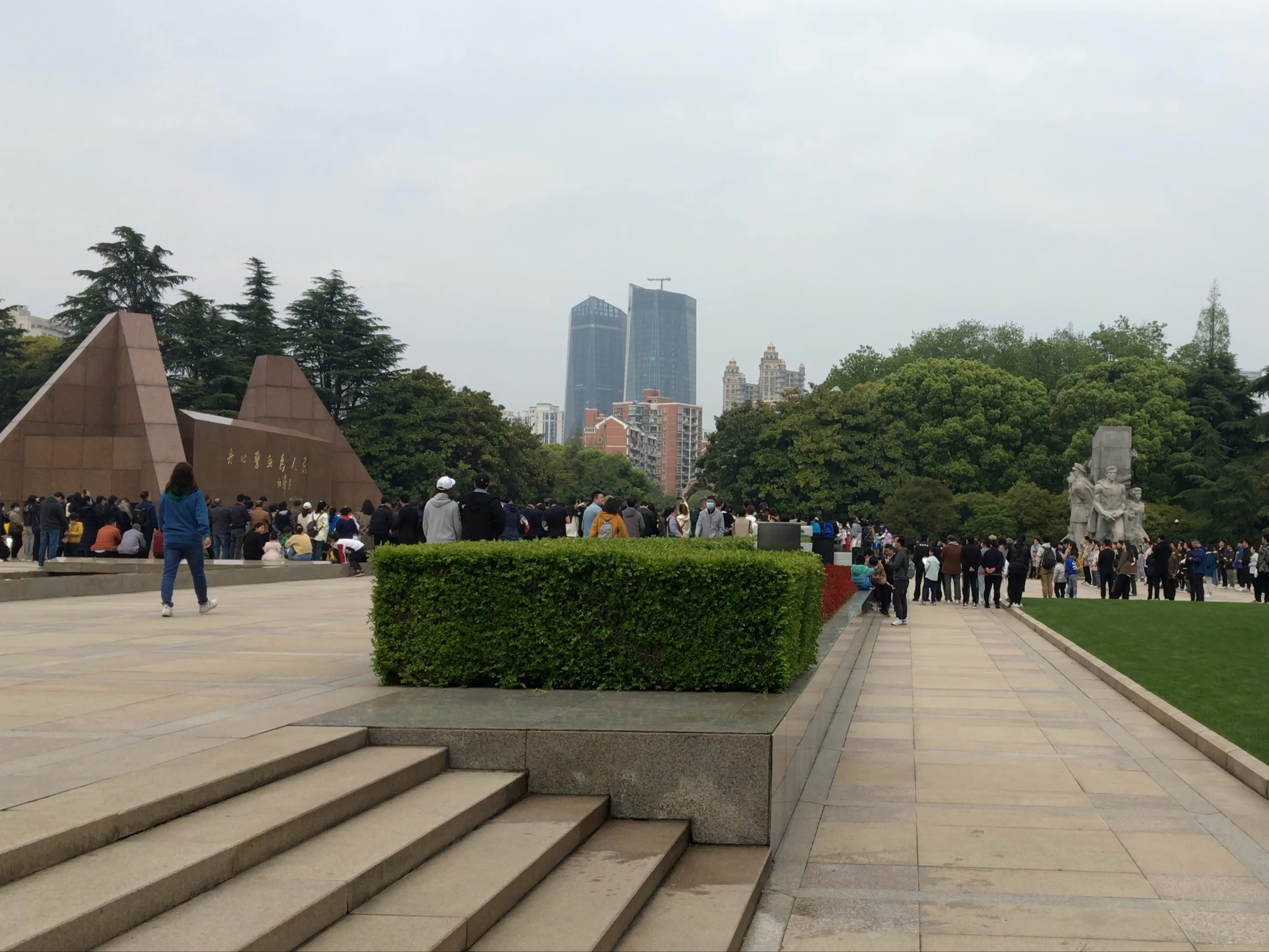 2023年龙华烈士陵园清明祭扫活动(5)