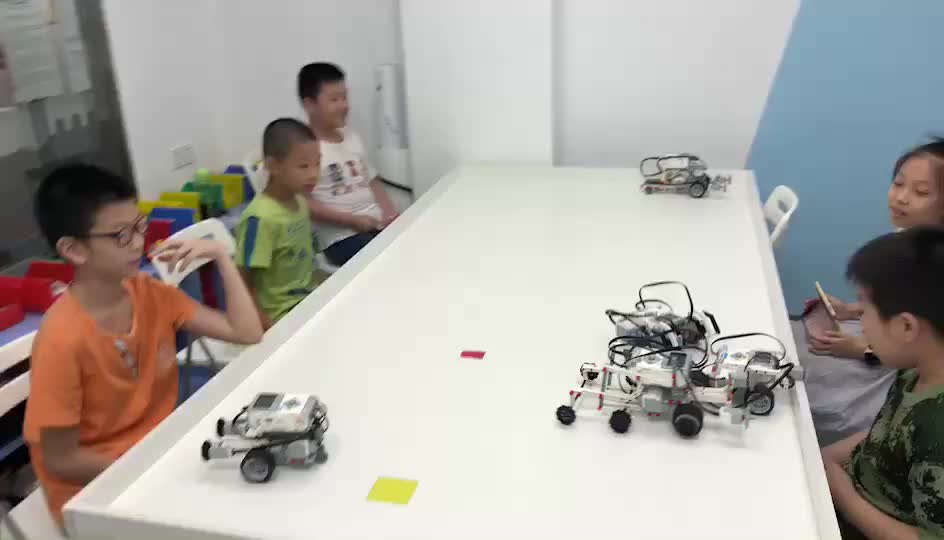 [图]童程童美学员作品展示：EV3智能小车（碰碰车大作战）