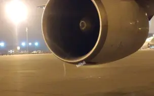 Скачать видео: 实拍B777发动机雾天启动