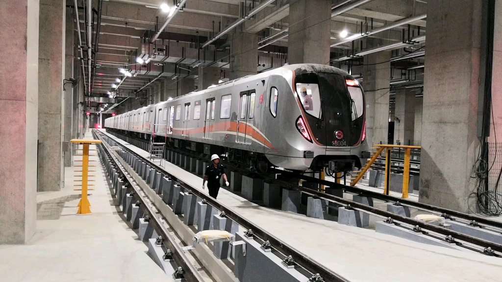 上海轨交18号线列车首次载一百人出行,2020年年底通车